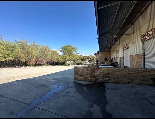 8,500M² WAREHOUSE FOR SALE IN LINBRO PARK